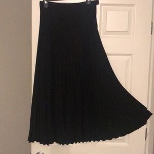 Black pleated skirt